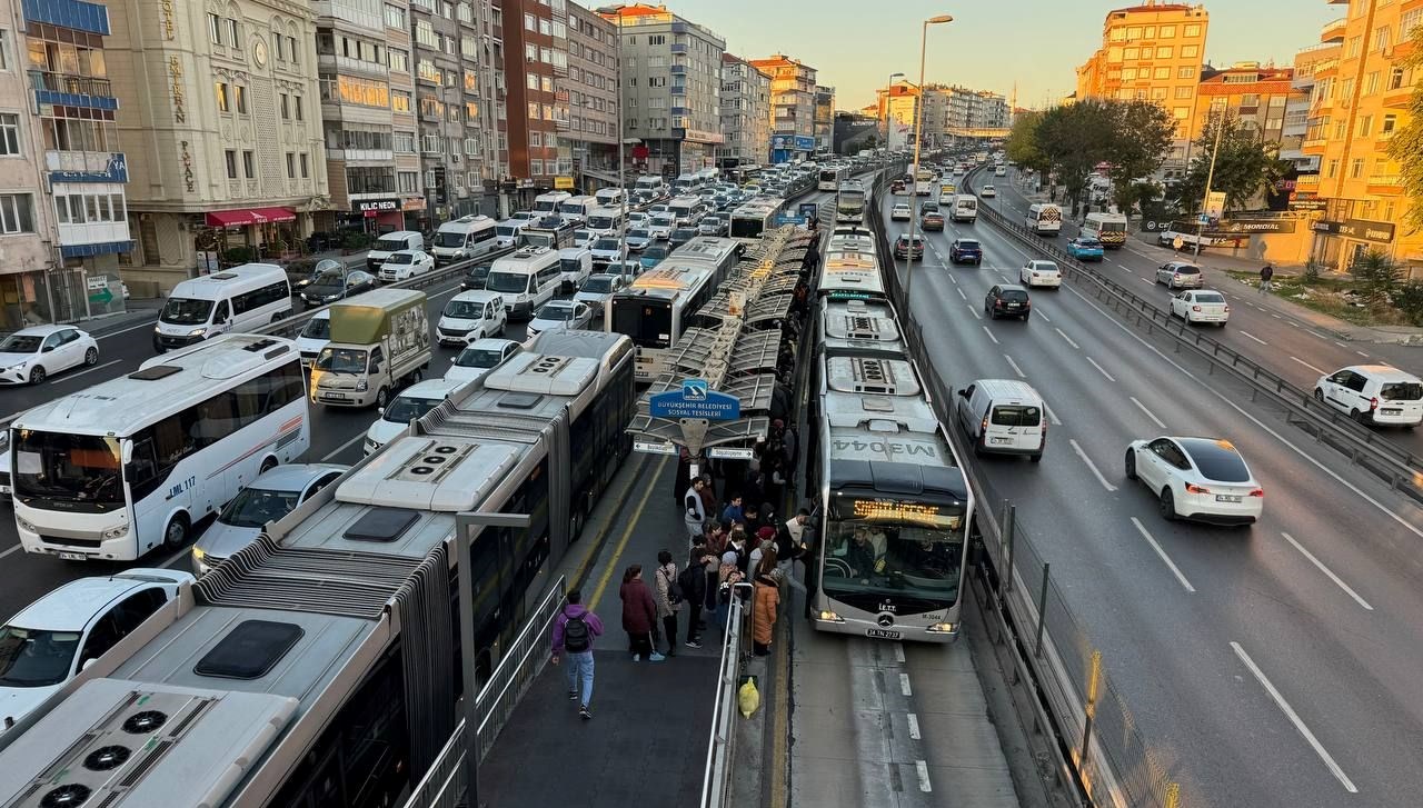 İstanbul’da pazartesi trafiği: D-100 ve TEM’de
yoğunluk