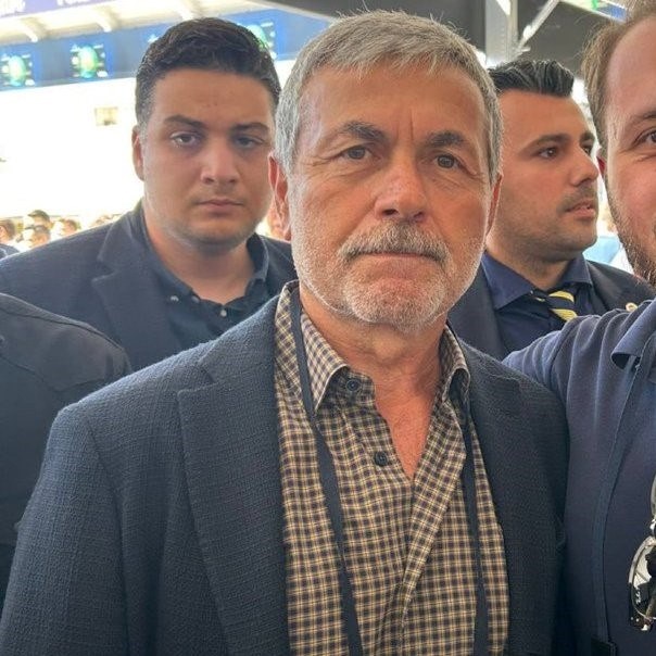 Teknik direktör Aykut Kocaman, kongrede oyunu kullandı.
