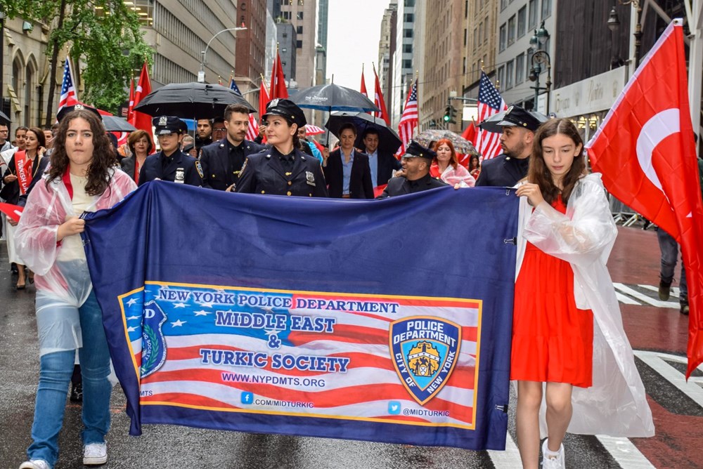 New York'ta Türk günü yürüyüşü