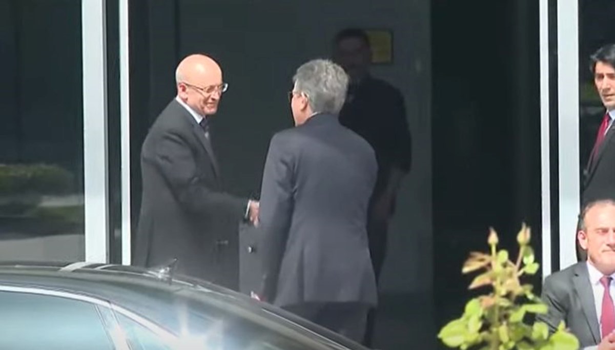 CHP'li Karatepe ile görüşen Mehmet Şimşek'ten açıklama: Mesajlar tribün ve taraftar kaygılı CHP'li Karatepe ile görüşen Mehmet Şimşek'ten açıklama: Mesajlar tribün ve taraftar kaygılı