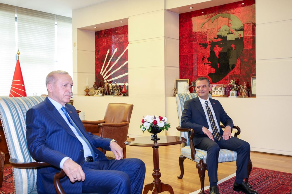 Cumhurbaşkanı Erdoğan, 18 yıl sonra CHP Genel Merkezi'nde | Erdoğan-Özel görüşmesi başladı - 19