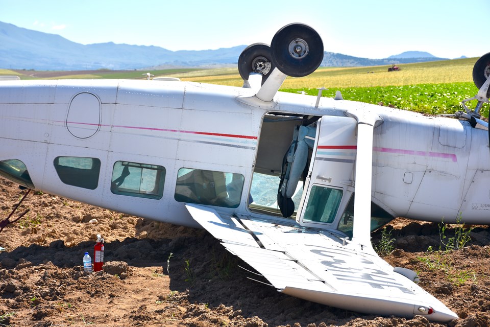 Aksaray'da sivil eğitim uçağı düştü: 2 yaralı - 1