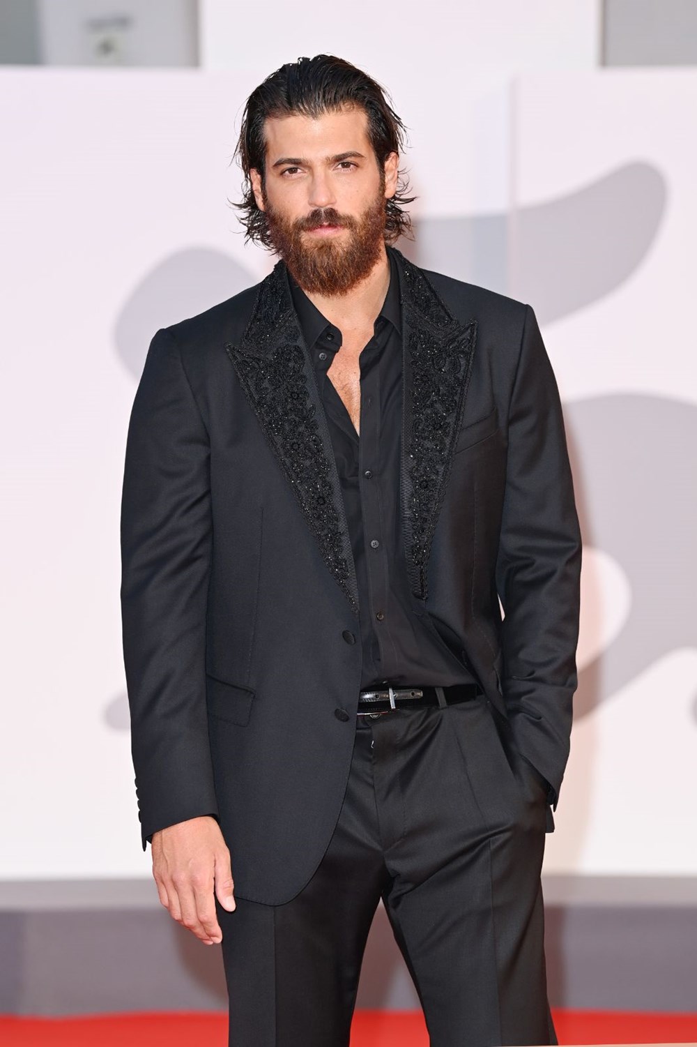 Can Yaman 78. Venedik Film Festivali kırmızı halısında - 4