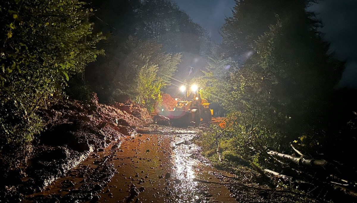 Şiddetli yağışlar Rize'de sel ve heyelanlara neden oldu