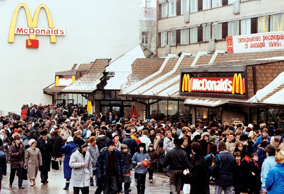 Rusya'daki ilk McDonald's, 1990 yılında açılmıştı.