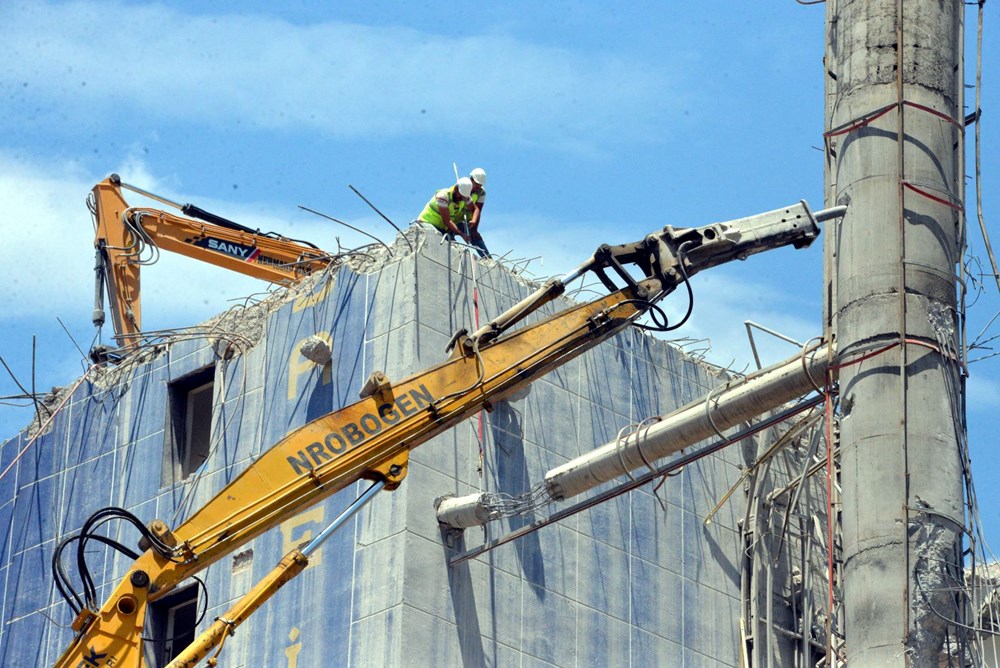 'Dünyanın en saçma binası'nın yüzde 70'i yıkıldı - 12