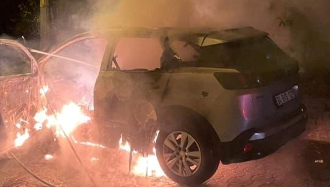 Ataşehir'de park halindeki araç kundaklandı