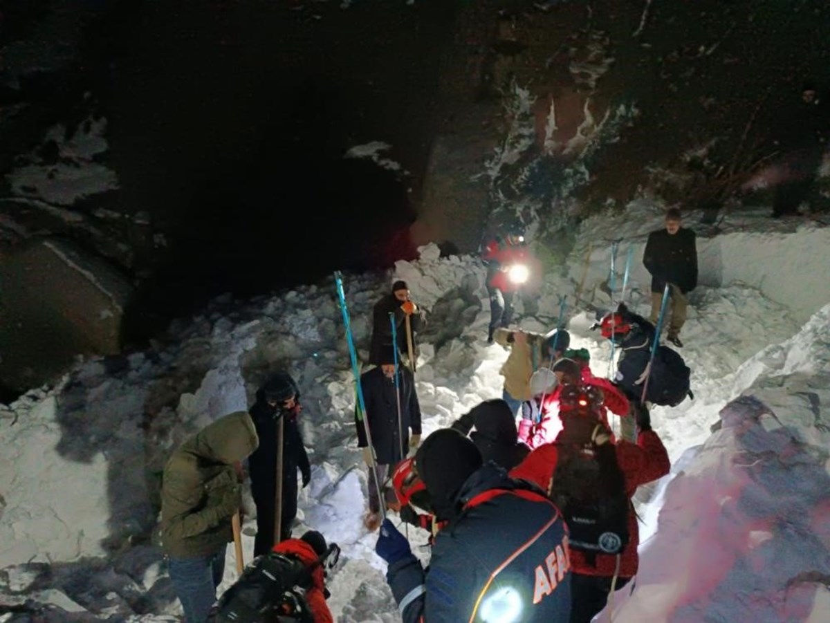 Bingöl'de çığ düştü: Bir kişi aranıyor