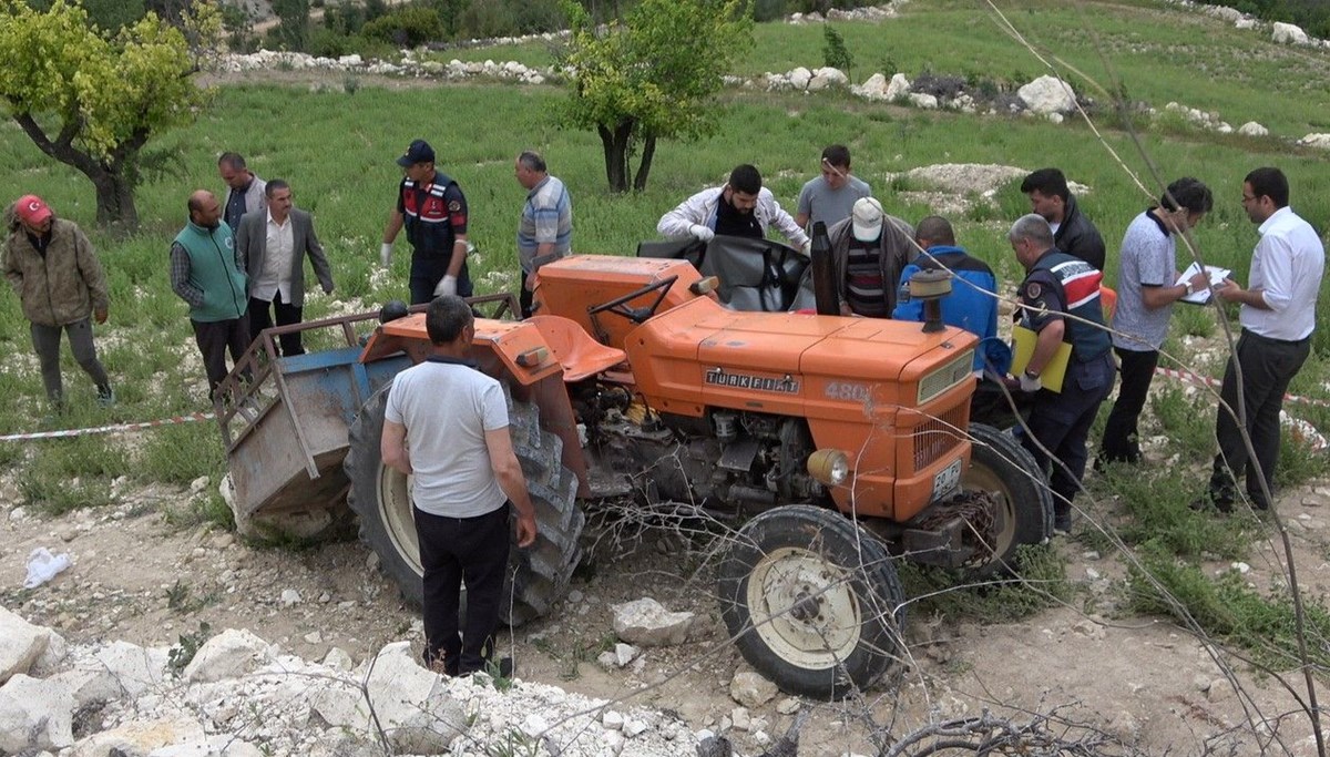 Traktör kazasında ölen kadın, babasıyla aynı kaderi paylaştı