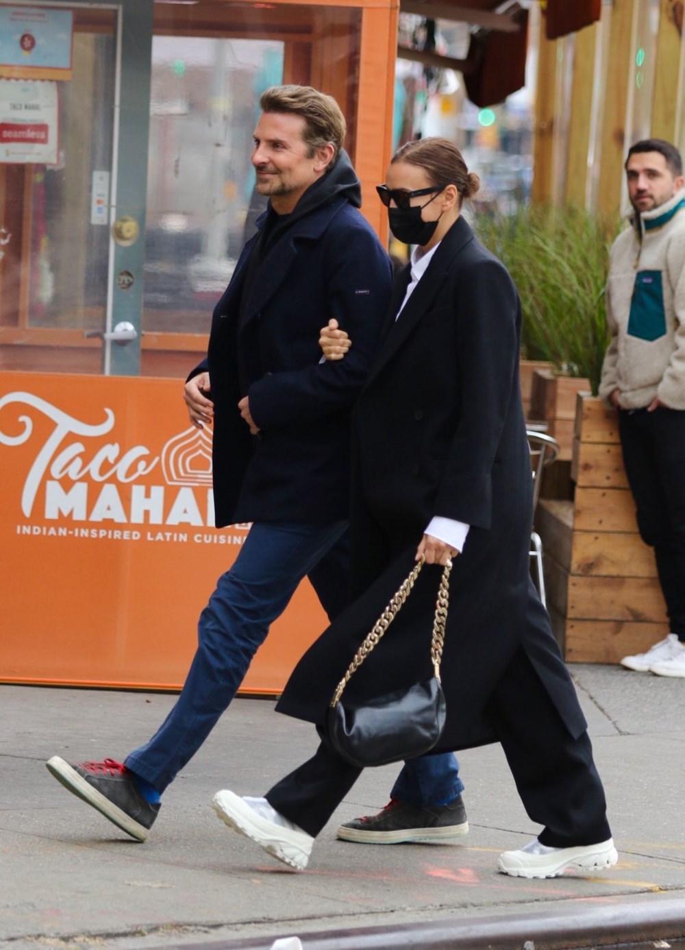 Bradley Cooper ile Irina Shayk barıştı mı? (Kol kola yürüyüş) - 4