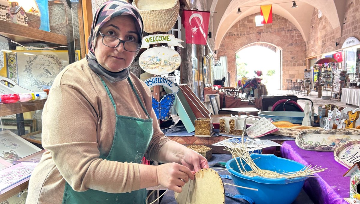 450 yıllık külliyede aile ekonomisine katkı sağlıyorlar: 60 dükkanı da kadınlar işletiyor