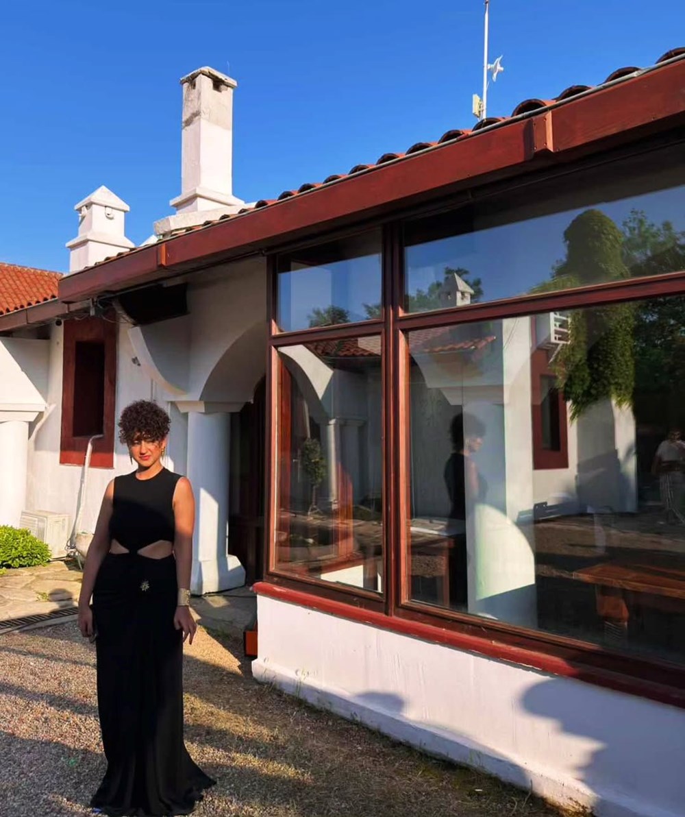 Seda Bakan'dan set kareleri: Rol arkadaşlarıyla poz verdi - 5