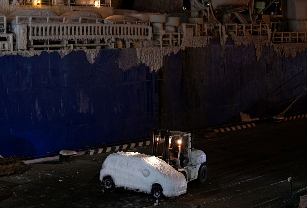 Rusya'da yük gemisindeki otomobiller dondu: Modelleri bile belli olmuyor - 7