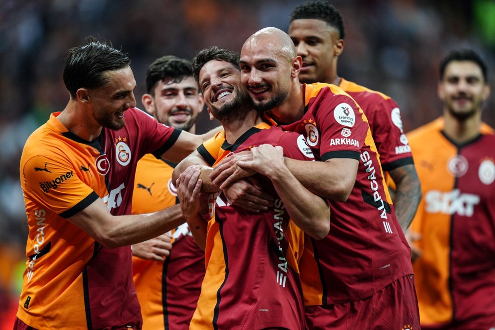 Muslera ve Mertens omuzlarda veda etti, Galatasaray kazandı! - 1