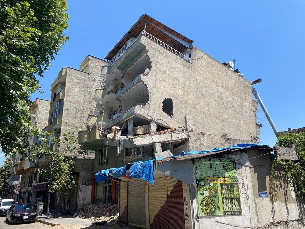 Depremde eğilen bina risk yaratıyor - 7