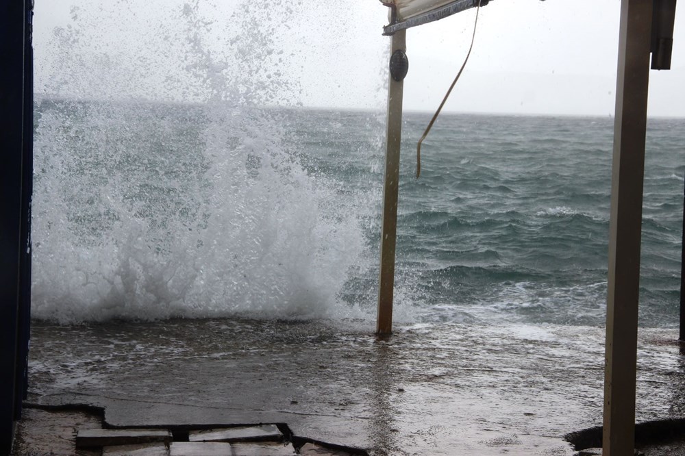 Bodrum'da fırtına milyonluk yatı batırdı - 3