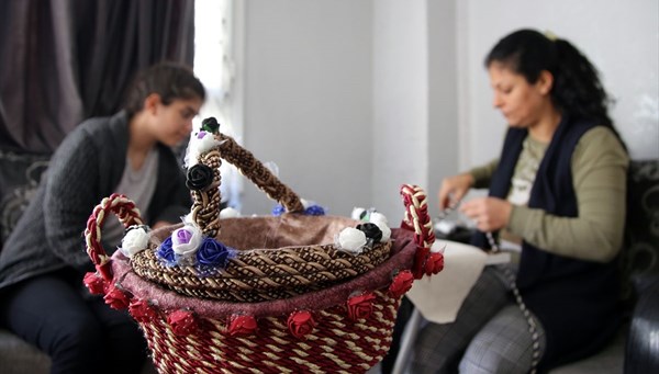 Zihinsel engelli kızı için evini atölyeye çevirdi