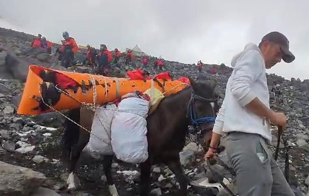 Ağrı Dağı'nda ölen İranlı dağcının cenazesi 5 gün sonra indirildi - 3