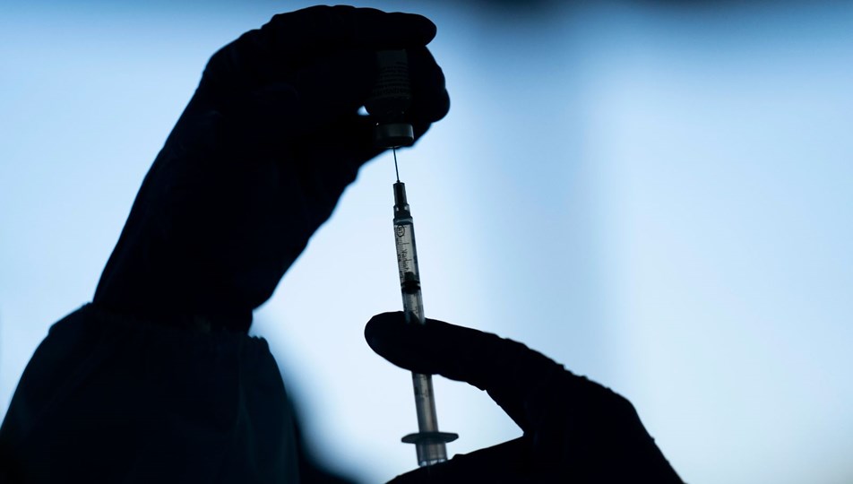 Pfizer-BioNTech, ABD'deki tüm yetişkinlere 3. doz için onay istedi