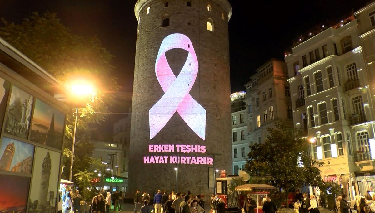 Galata Kulesi’ne pembe kurdele yansıtıldı Galata Kulesi’ne pembe kurdele yansıtıldı