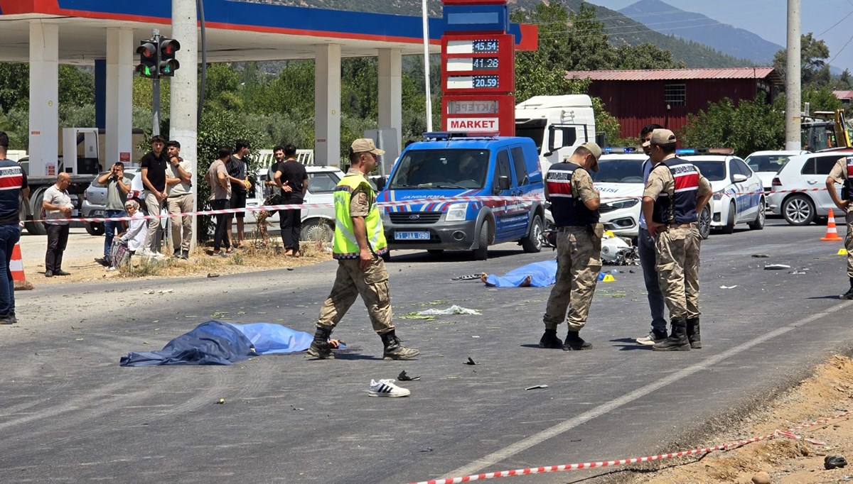 Hatay'da kamyonet motosiklete çarptı: 2 ölü Hatay'da kamyonet motosiklete çarptı: 2 ölü