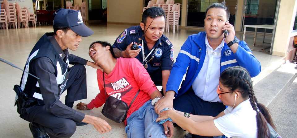 Tayland'da 24 saatte 5 kente 9 bombalı saldırı - 1