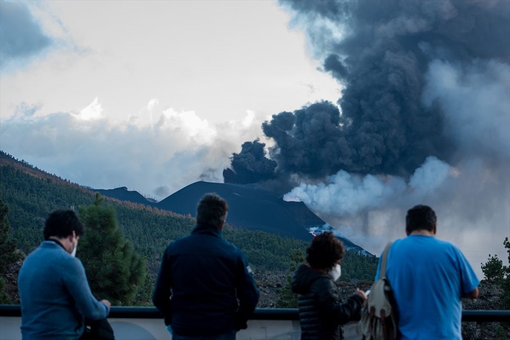 La Palma Adası'nda volkandan çıkan lavlar 33 günde 2 bin 185 binayı kül etti - 2