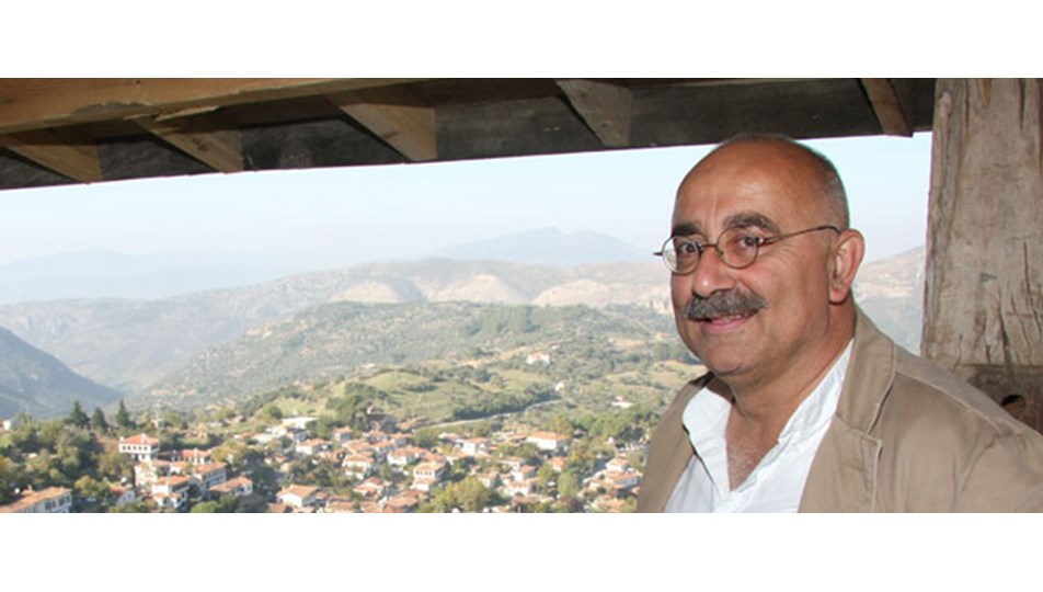 Nişanyan'a 'kaya mezar'dan 5 ay hapis