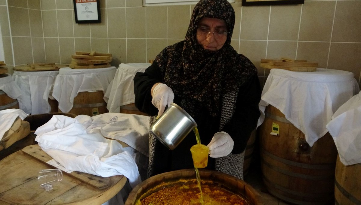 Şile'de 50 çeşit şifa: Dededen kalma tariflerle sirke yapıyor Şile'de 50 çeşit şifa: Dededen kalma tariflerle sirke yapıyor