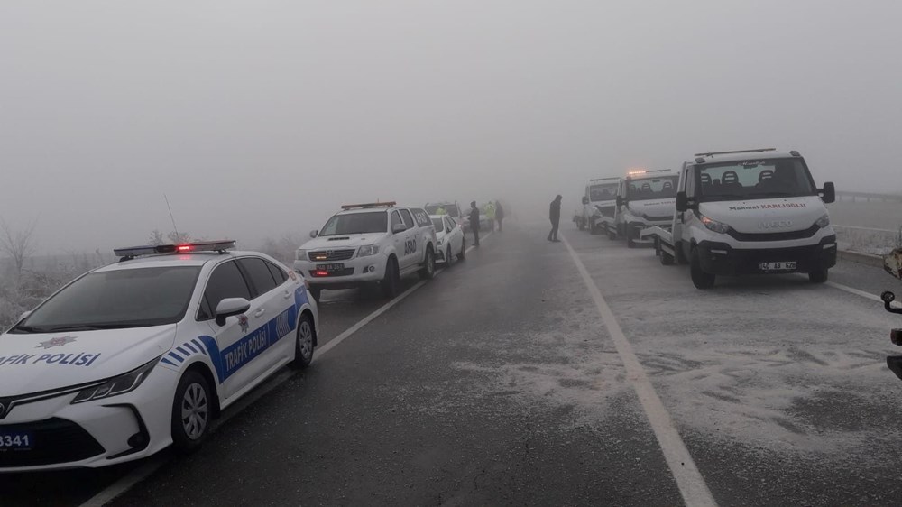 Buzlanma ve sis zincirleme kaza getirdi: 2 ölü, 12 yaralı - 6