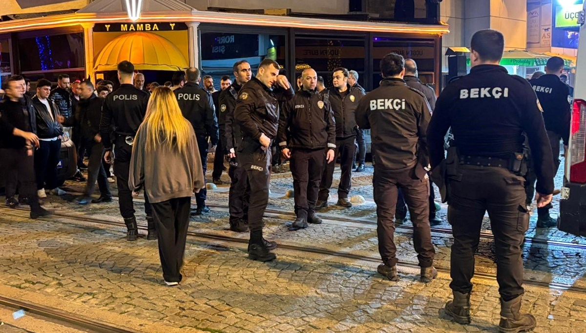 Eğlence mekanındaki kavga caddeye taştı