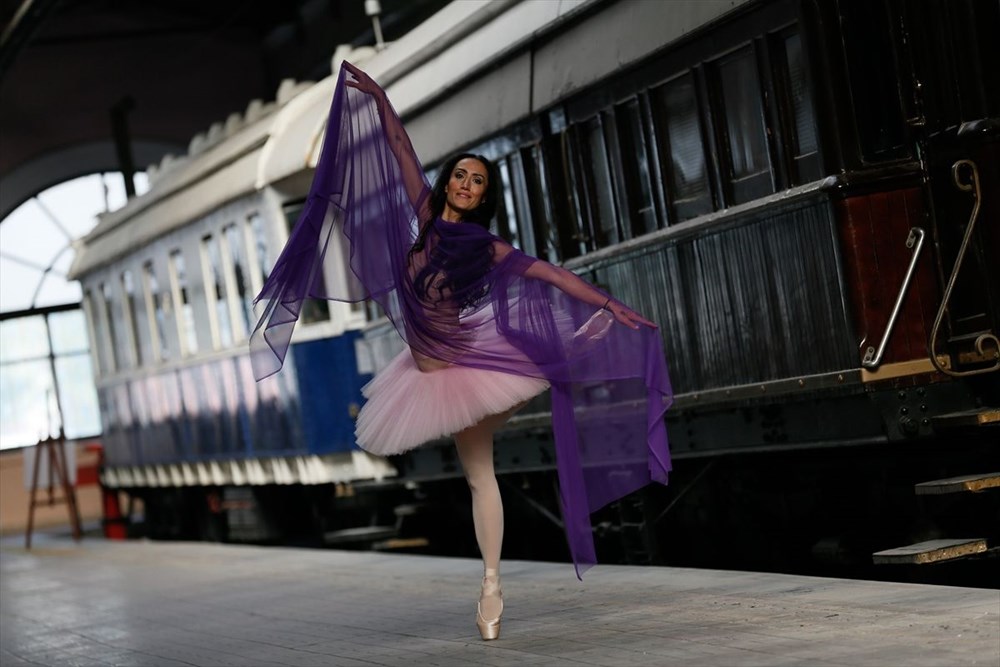 İzmir'de dansçılar meydanları sahneye dönüştürdü - 6
