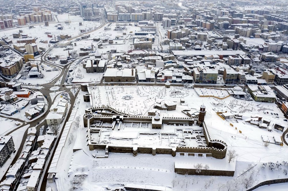 Doğu'nun "kış cenneti" Erzurum gündüz bembeyaz, gece ise ışıl ışıl - 20
