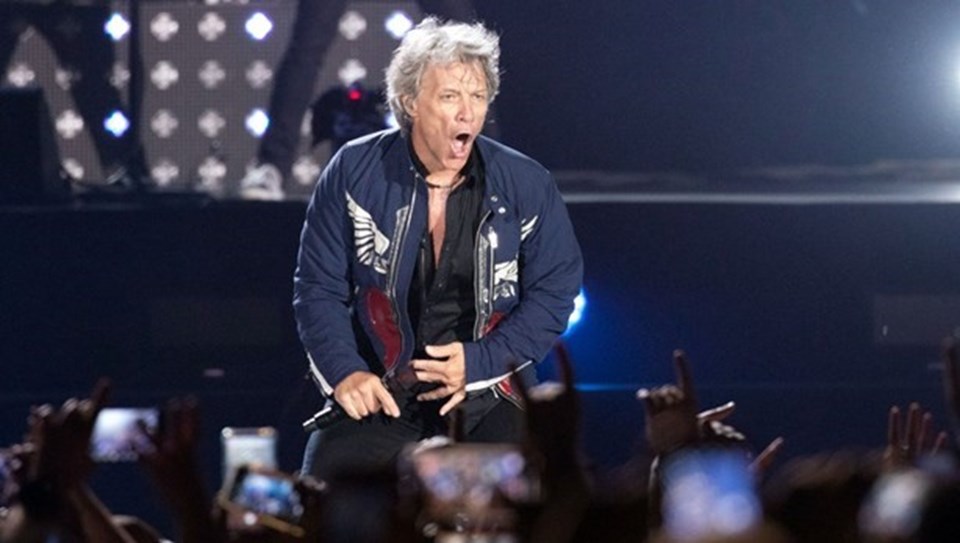 Jon Bon Jovi, köprüde intihara kalkışan kadına engel oldu - 1