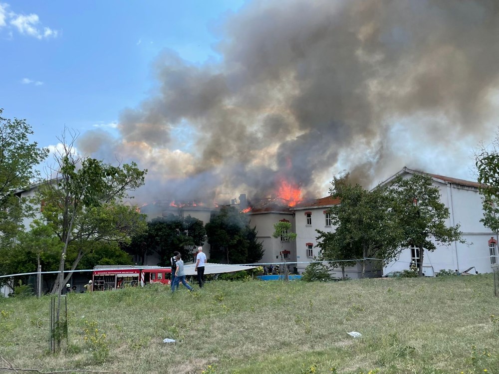 İstanbul Balıklı Rum Hastanesi'nde yangın: Olay yerinden ilk kareler - 6