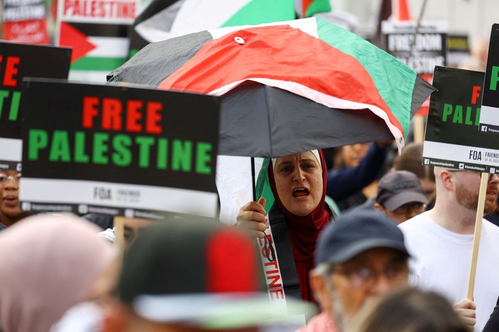 İngiltere'de Filistin ile dayanışma yürüyüşü: Binlerce kişi savaşın sona ermesi çağrısı yaptı - 11