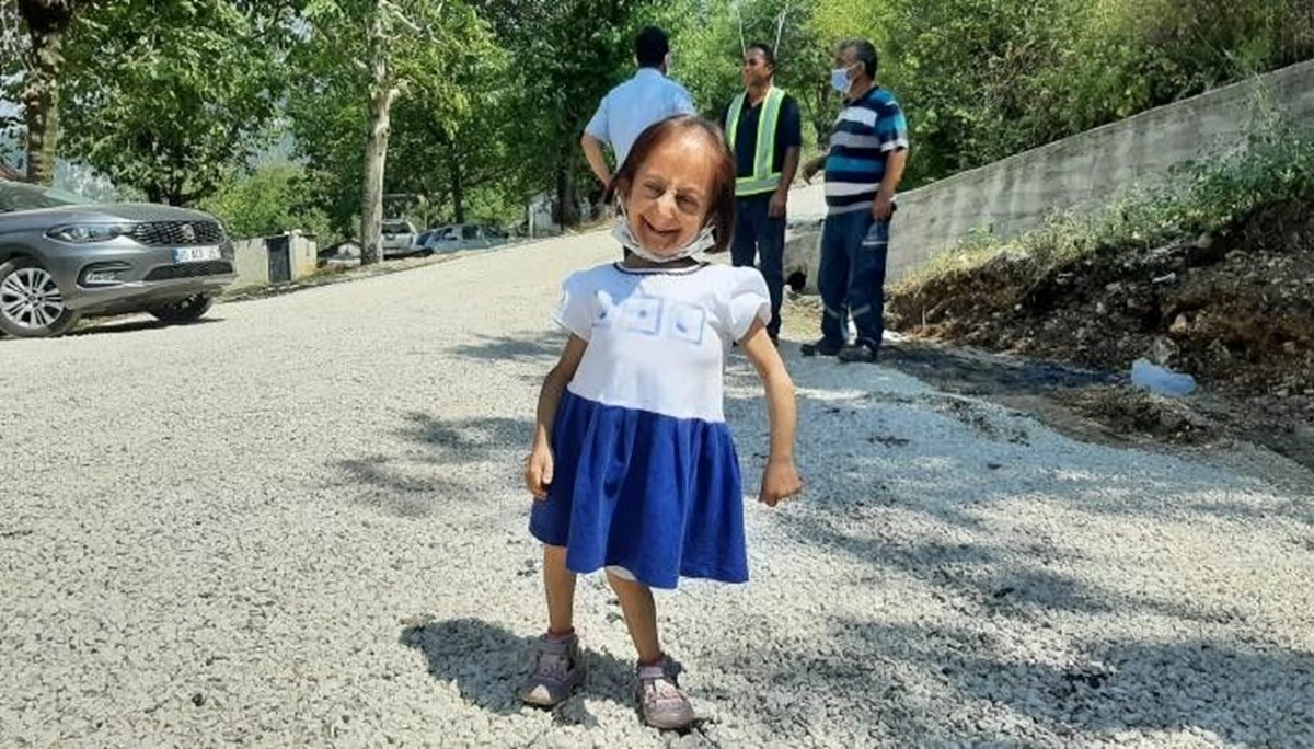 Türkiye'nin en kısa boylu kadını hayatını kaybetti