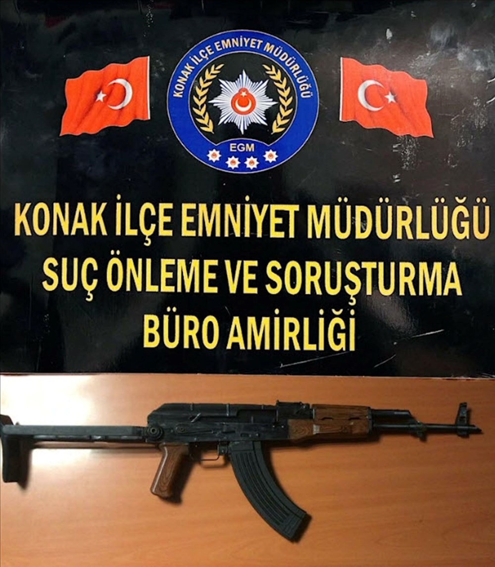 İzmir'de oyuncak kalaşnikof ile gasp - 5