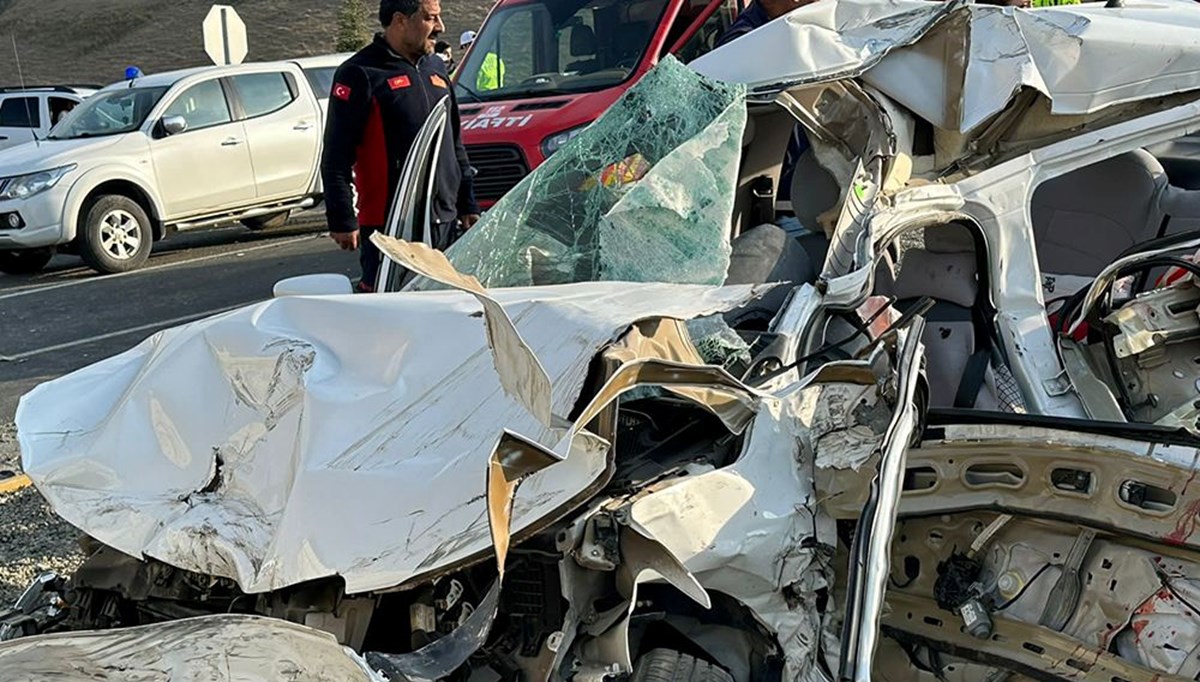Ağrı’da feci kaza: 2 ölü, 2 yaralı Ağrı’da feci kaza: 2 ölü, 2 yaralı