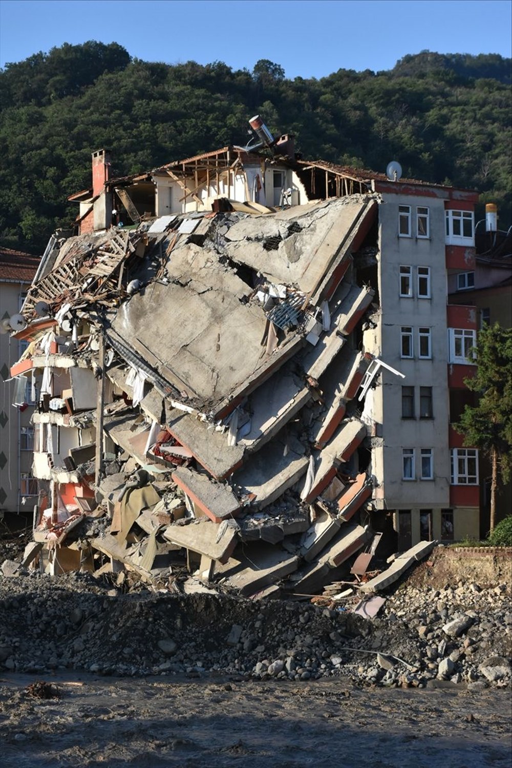 Batı Karadeniz'de sel felaketi: 3 ilde 66 can kaybı - 25
