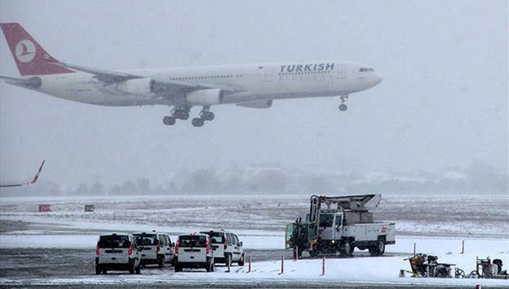 İstanbul'da uçuşlara fırtına engeli: Bugün ve yarın seferler iptal edildi