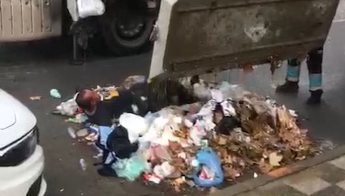 Kadıköy'de iki gün kaldığı çöp konteynerinden vinçle çıkarıldı