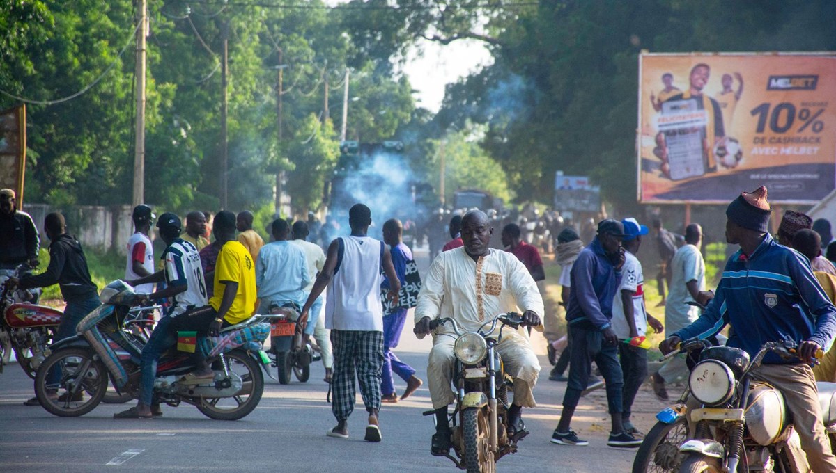 Kamerun'da sokaklar karıştı