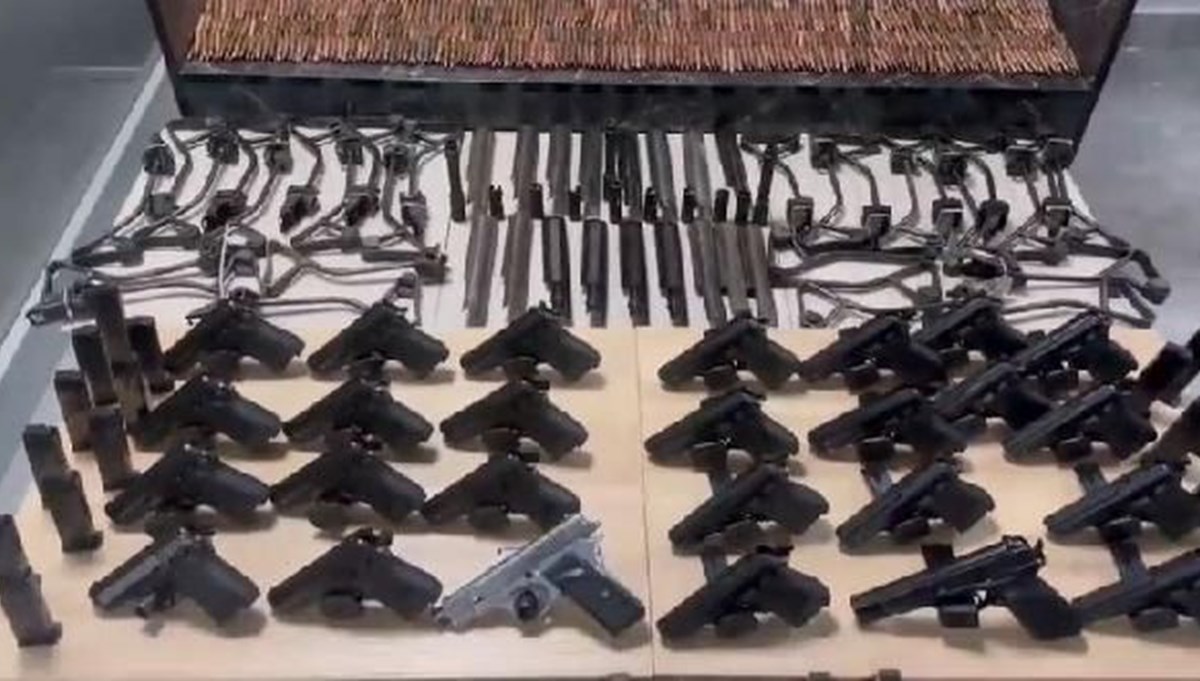 Şırnak'ta iş yerinden cephanelik çıktı: 1 gözaltı Şırnak'ta iş yerinden cephanelik çıktı: 1 gözaltı