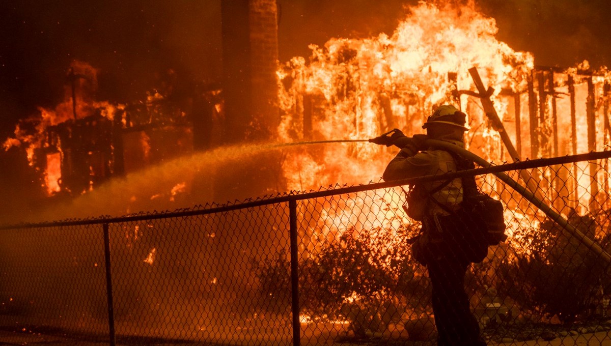 ABD yangınının 8. gününde son durum: Los Angeles yangınının sebebi ne? Kritik gün: Eller tetikte ABD yangınının 8. gününde son durum: Los Angeles yangınının sebebi ne? Kritik gün: Eller tetikte