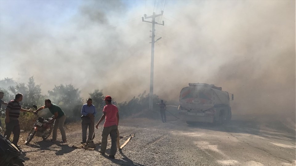 Alanya'da villalar bölgesinde yangın - 1