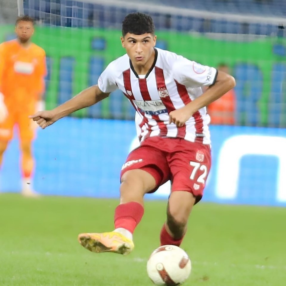 Sivasspor'un genç yeteneği Yunus Emre Konak Brentford'a gidiyor - 1
