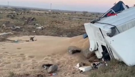 Şırnak'ta TIR devrildi: 2 yaralı