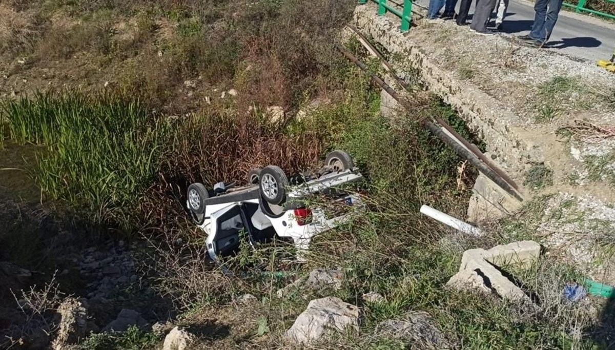 Konya’da otomobil köprüden düştü Konya’da otomobil köprüden düştü