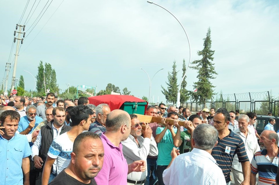 Ankara'daki katliamın genç kurbanları gelinlikle uğurlandı - 1